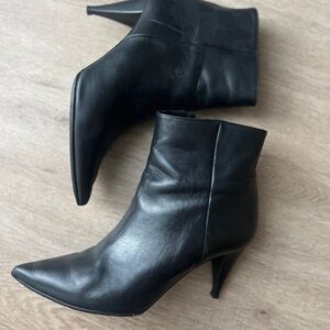 Ankle bootie black leaver
